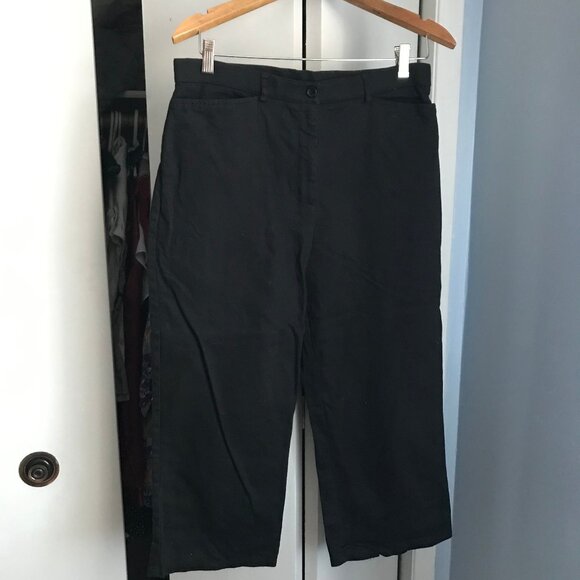 Ladies Black Capri Pants 32" Waist $5.00 AS AN ADD ON - Picture 2 of 2